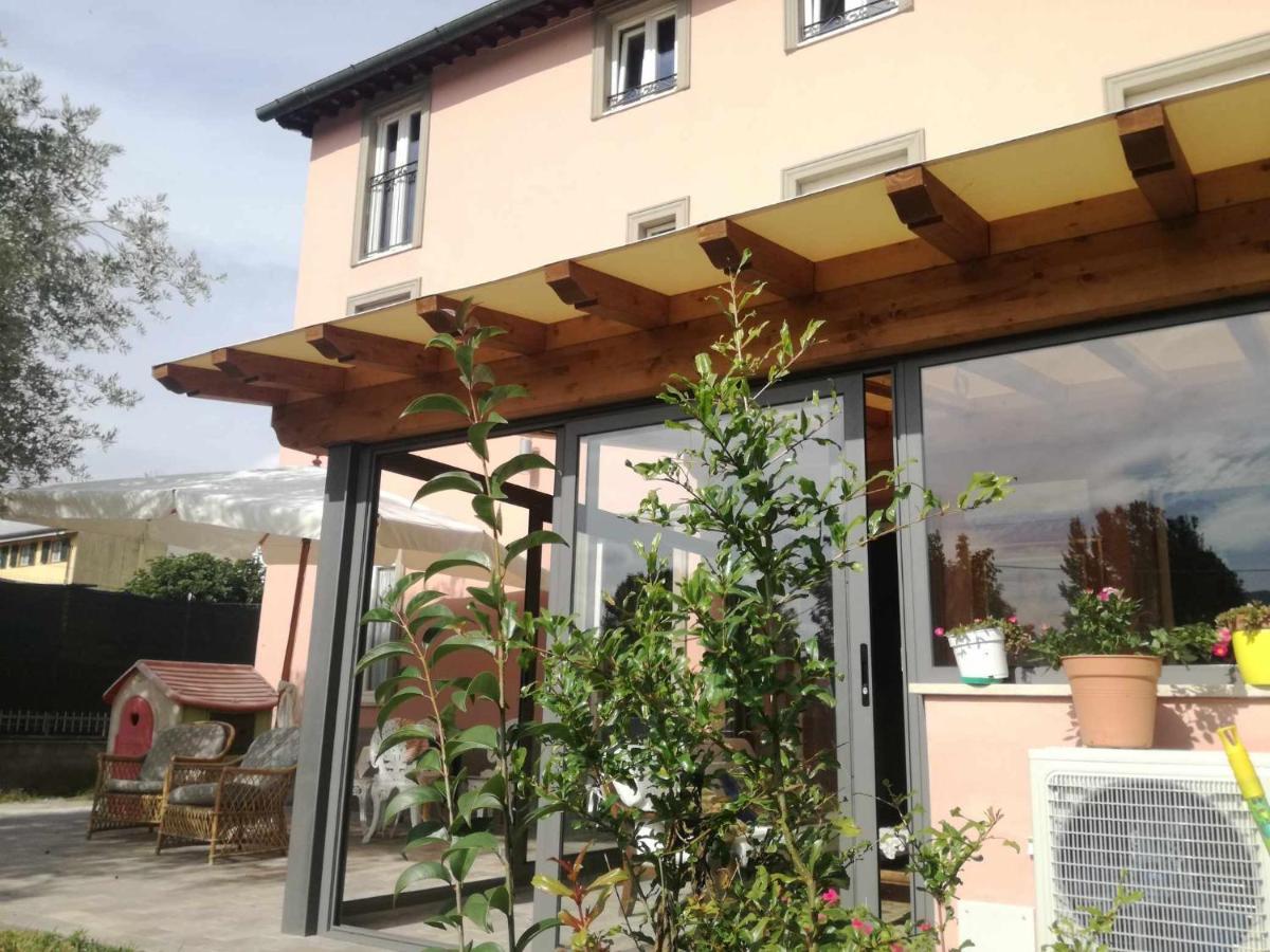 B&B La Rosa Nel Verde Lucca Bagian luar foto