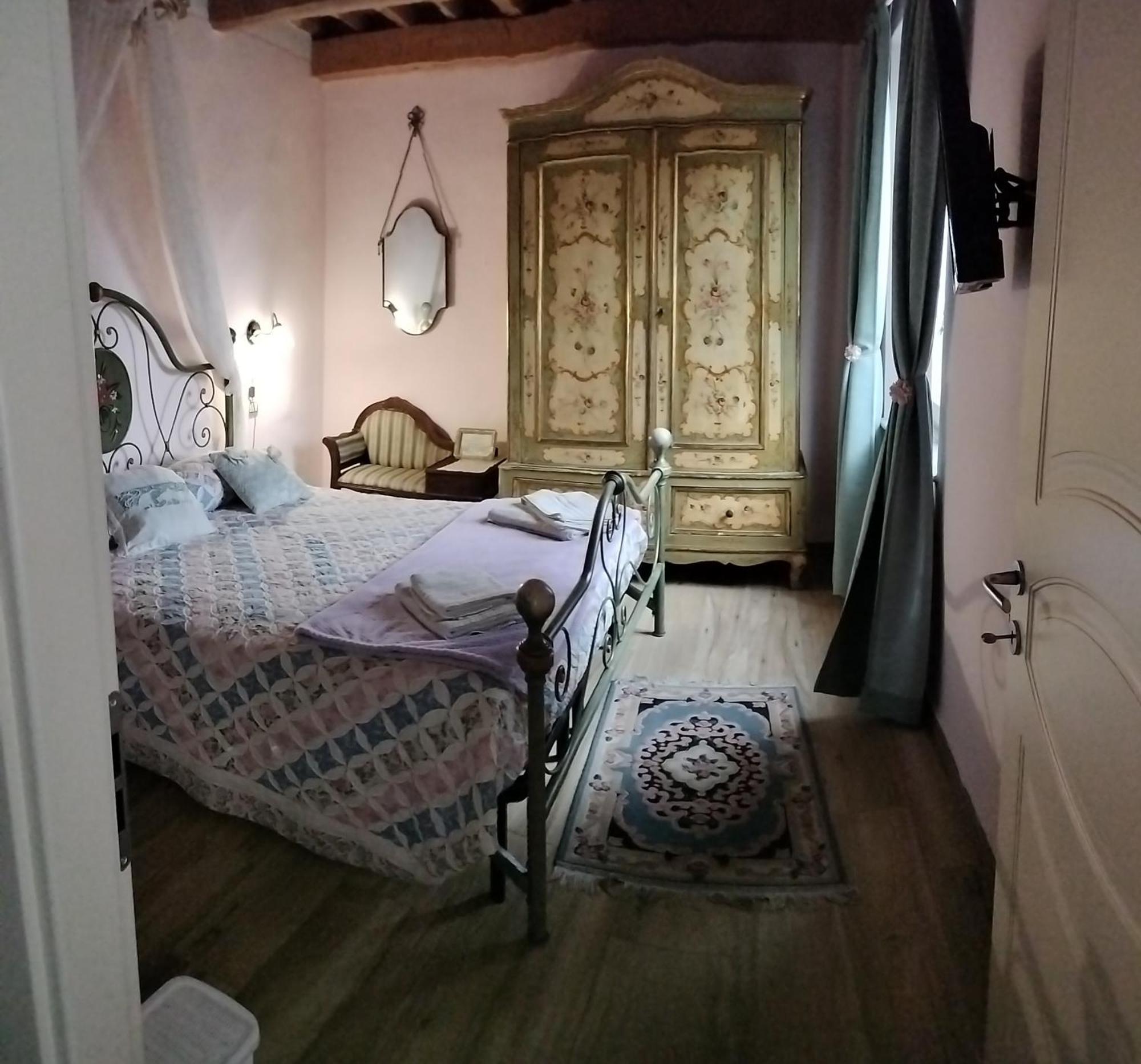 B&B La Rosa Nel Verde Lucca Bagian luar foto