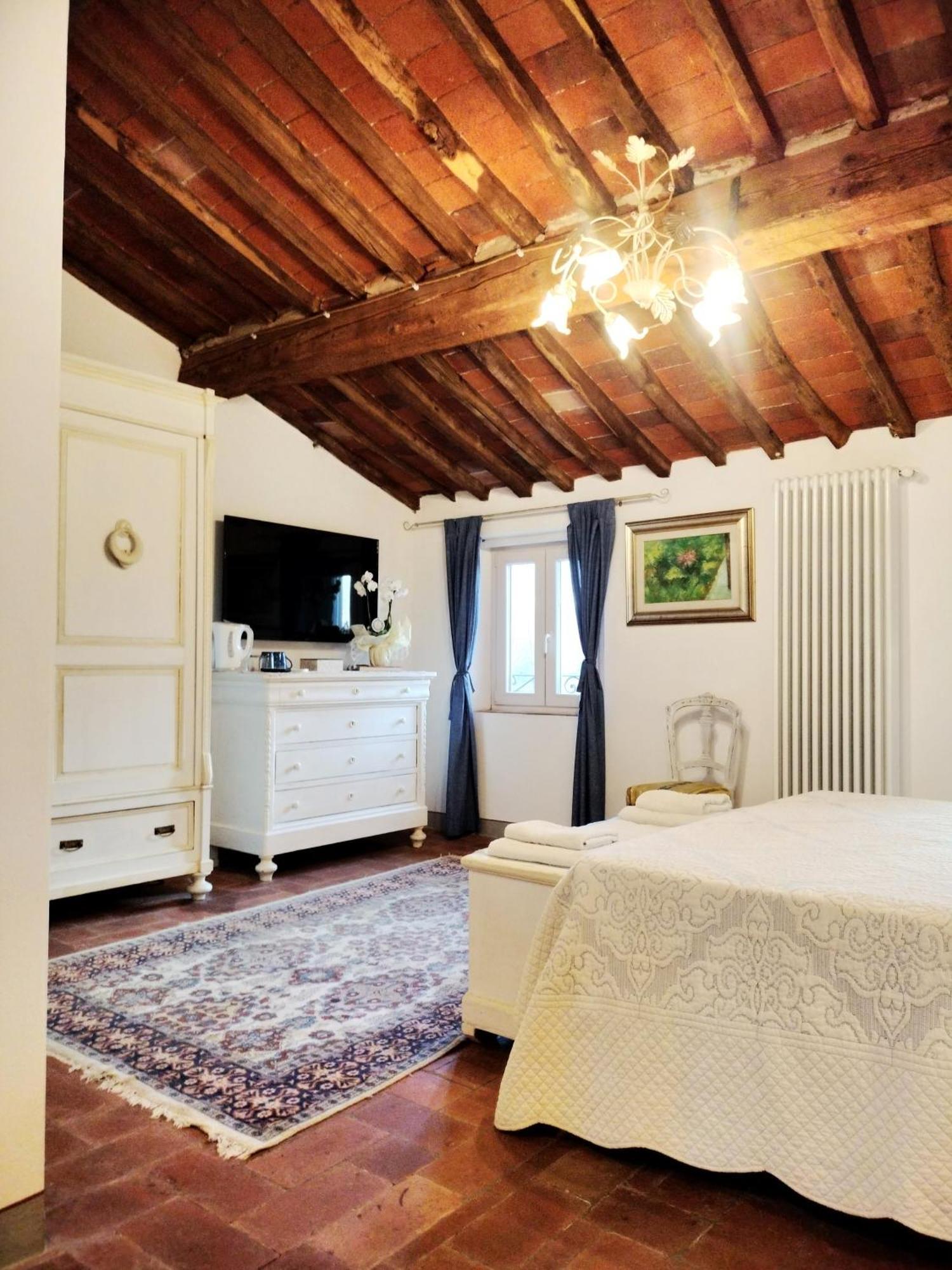 B&B La Rosa Nel Verde Lucca Bagian luar foto