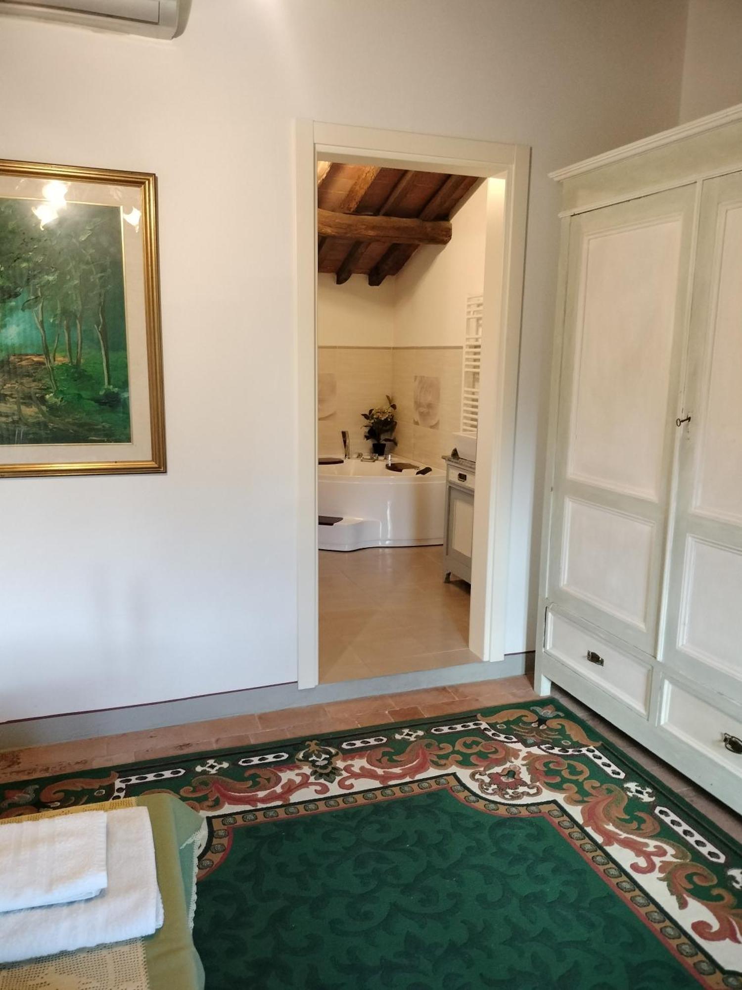 B&B La Rosa Nel Verde Lucca Bagian luar foto
